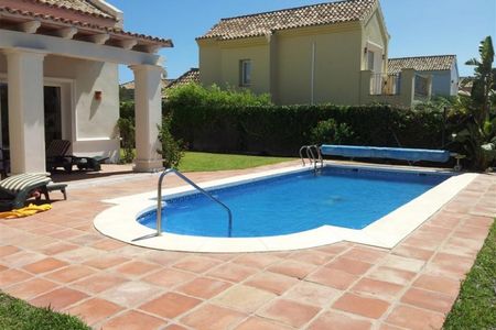 3 Bedroom Villa For Rent in La Duquesa, Málaga - Photo 4
