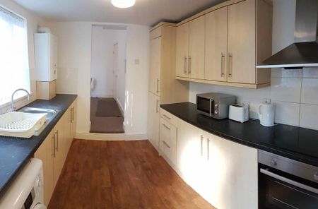 4 bedroom house to rent - Photo 3