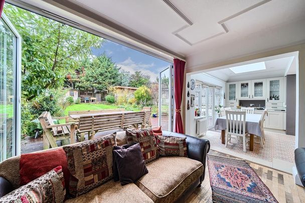 4 bedroom detached house to rent - Photo 1