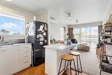 Harbour & Bridge Views - Unbeatable Location - Photo 3