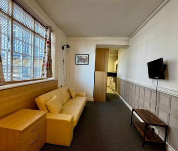 Studio to rent - Photo 1