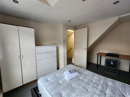 Autumn Place, Hyde Park, Leeds, LS6 1RJ - Photo 4