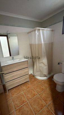 Alquiler de chalet adosado en Roda - Photo 1