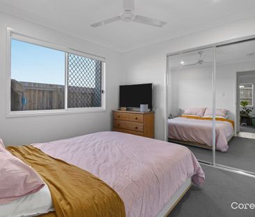 STUNNING MODERN HOME IN BEAUTIFUL PIMPAMA LOCATION - Photo 4