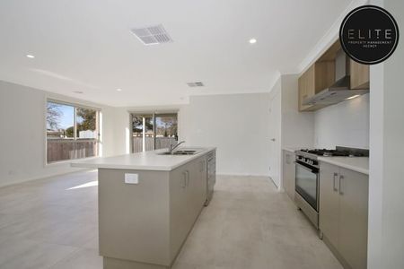 153 Eastern Circuit, East Albury - Photo 3