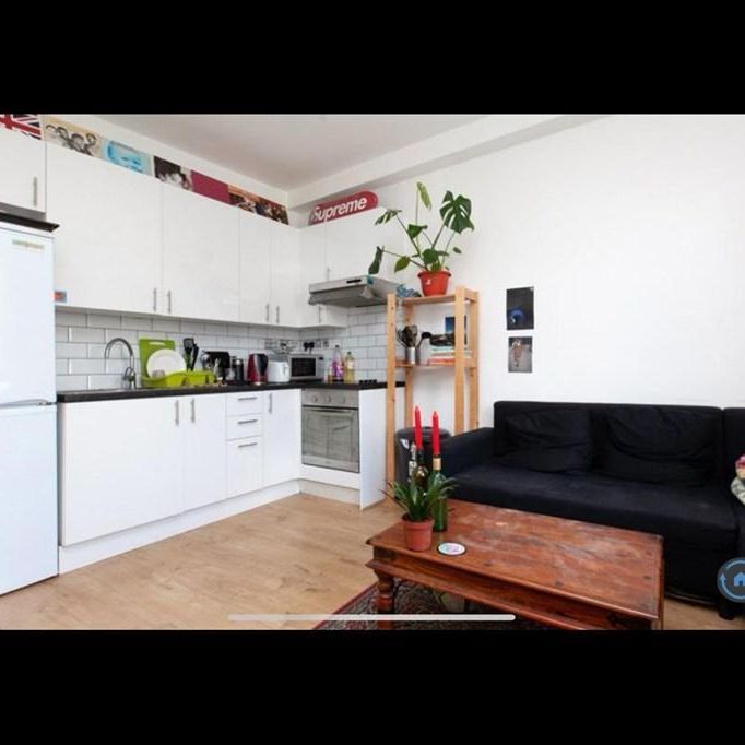 3 bedroom flat to rent - Photo 1