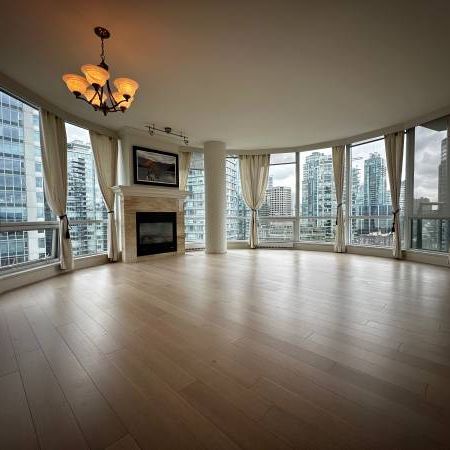 Stunning Waterfront Luxury Apartments: 2 Bed + Den, 2 Bath - Photo 4