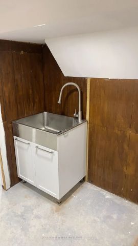 Detached Home For Lease | W9229270 - Photo 4