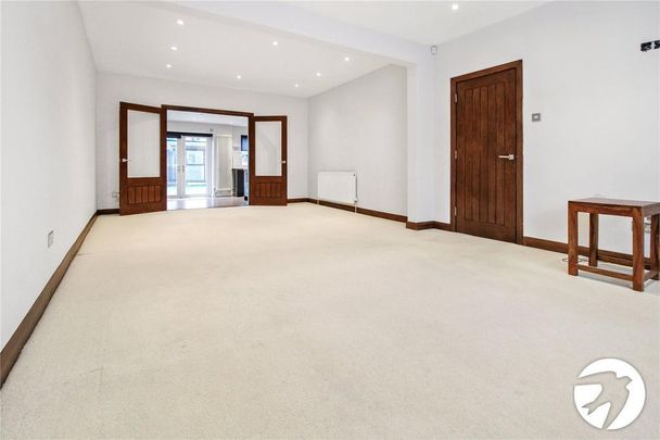 3 bedroom end of terrace house to rent - Photo 1