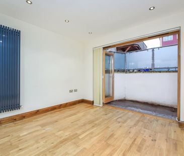 2 Bed Flat, Jowett Street, SE15 - Photo 1