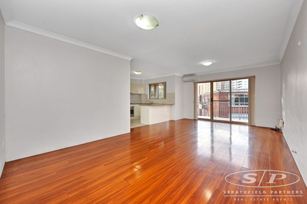 Spacious 2 bedroom unit - Photo 1