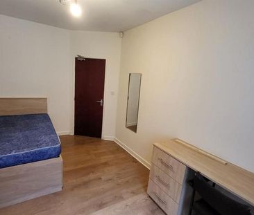 8 bedroom house to rent - Photo 1