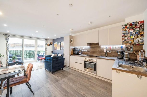 2 bedroom flat to rent - Photo 1