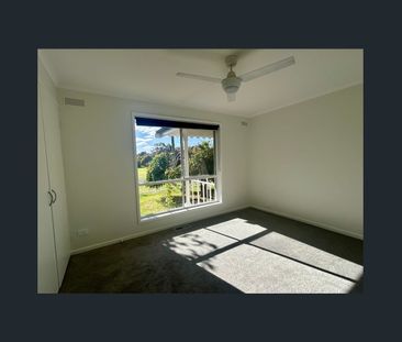 Solid Brick Renovated Family Home on a generous 1,239 sqm - Photo 4