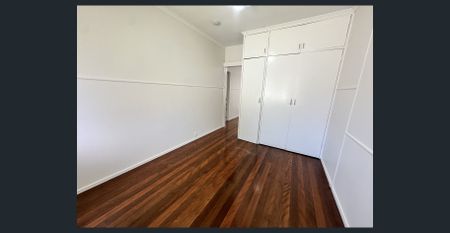 1 bedroom unit in Newmarket - Freshly painted! - Photo 2