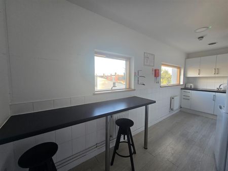 Burlington Avenue, B KT3, London - Photo 2