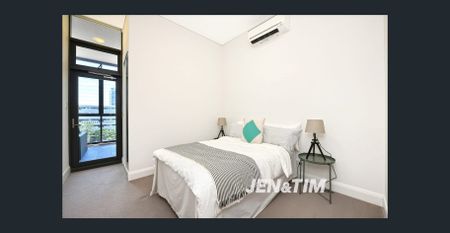 Stylish Bayside Apartment with Winter Garden & Water Glimpses - Photo 2