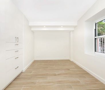 Renovated apartment moments to The Spot - Photo 5