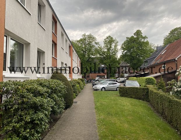 Zwischen Schmuggelstieg und Herold-Center - Idyllisch grün eingefasste Wohnung mit Balkon im 1.OG - Photo 1