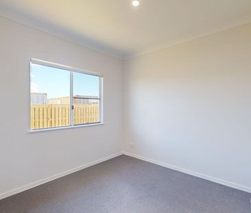 Modern Family Home in a Quiet Burdell Pocket - Photo 2