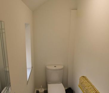 1 bedroom in a house share to rent - Photo 4