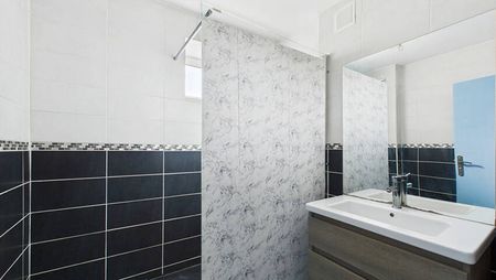 À LOUER à Forbach: Appartement F3 en RDC avec balcon et place de parking - Photo 5