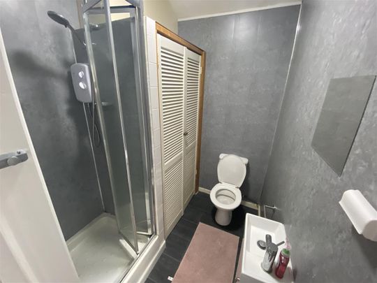House For Rent Raymond Terrace, Pontypridd - Photo 1