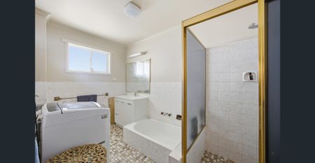 BEACHFRONT APARTMENT WITH STUNNING OCEAN OUTLOOKS - Photo 4