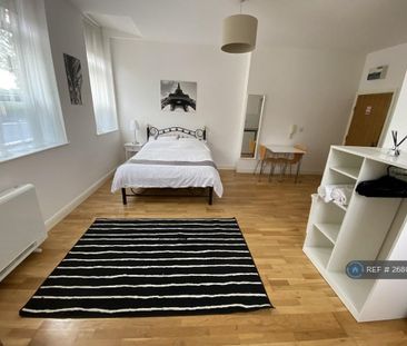 Studio to rent - Photo 6