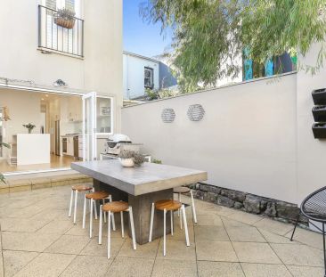 Charming terrace in coveted enclave - Photo 4