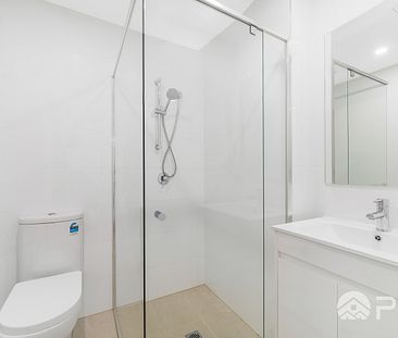 Modern 1 bedroom plus study apartment close to amenities for lease - Photo 1