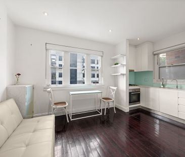 Furnished&comma; Stylish Apartment on the First Floor of a Boutique... - Photo 6