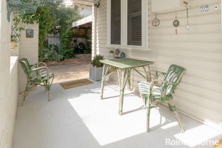 FULLY FURNISHED TURVEY PARK LIVING - Photo 4