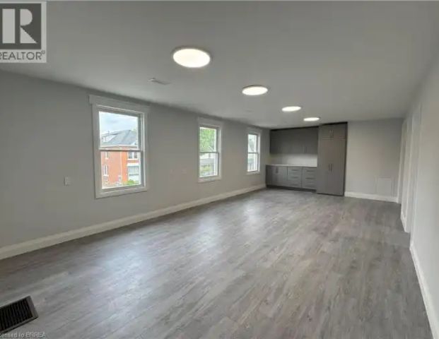 181 BRANT Avenue | 181 BRANT Avenue, Brantford - Photo 1