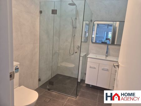 FULLY RENOVATED 4 BEDROOM HALF HOUSE (Top Level) - Photo 5