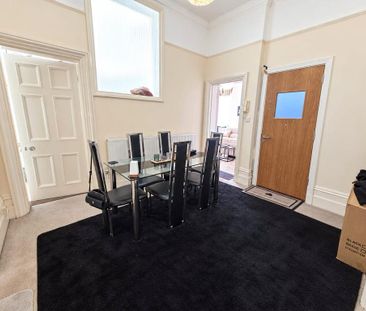 4 bedroom flat to rent - Photo 2