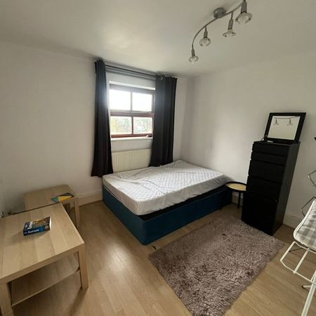 Room in a Shared House, Kelso Heights, LS3 - Photo 4