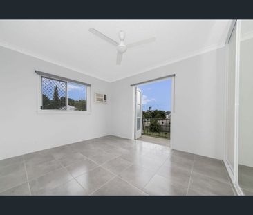 Modern unit in walk-to-everywhere location - Photo 5