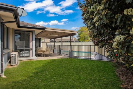 Family Home- 6 month lease only... - Photo 2