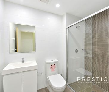 OVERSIZED ONE BEDROOM APARTMENT - Photo 2