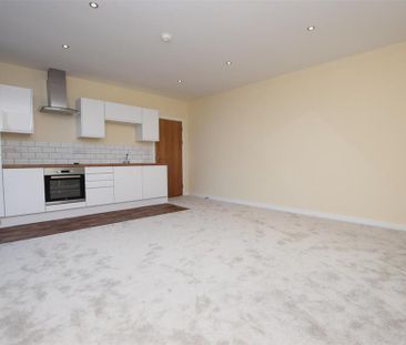 1 bedroom penthouse to rent - Photo 4