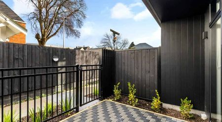 BRAND NEW MUST VIEW - CENTRAL CITY OASIS - Photo 4