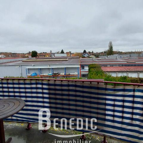Studio avec balcon - proche lycée technique et zone commerciale - Photo 1
