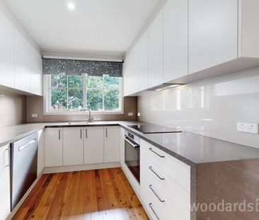 Modern Comfort and Convenience in Prime Balwyn Location - Photo 6