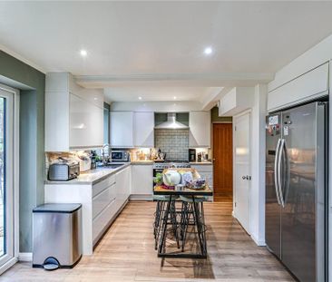 4 bedroom semi-detached house to rent - Photo 3