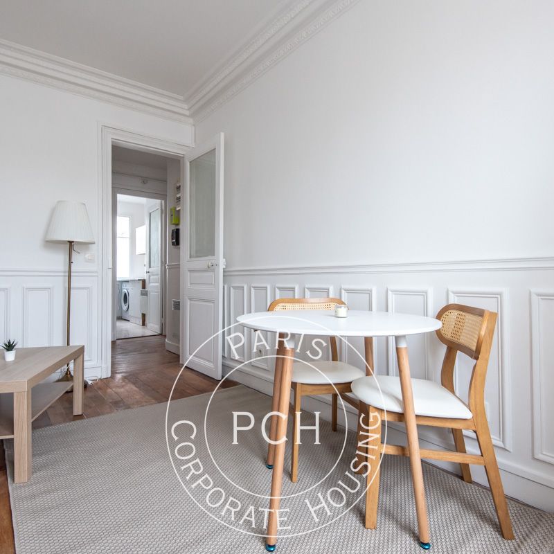 Rue Mathurin Régnier, - Photo 1