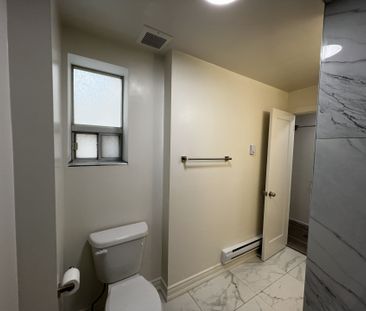 For Lease - 1985 Lawrence Avenue Unit# 2, Toronto, Ontario - Photo 5