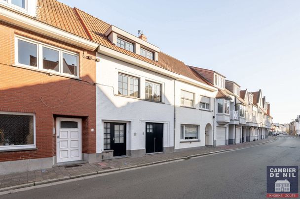 Instapklare, gemeubelde rijwoning met 5 slaapkamers en tuin – hartje Oud-Knokke - Foto 1