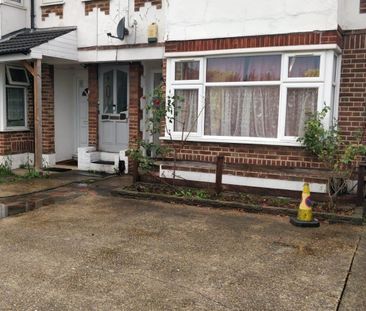 2 Bed Maisonette, Barley Lane, IG3 - Photo 3