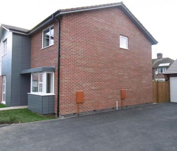 4 bedroom detached house to rent - Photo 3